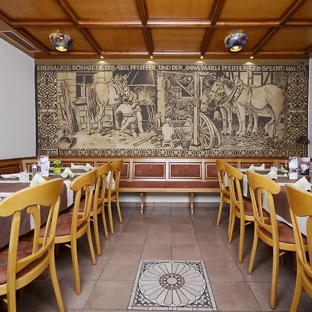 Hotel Zur Schmiede 2*